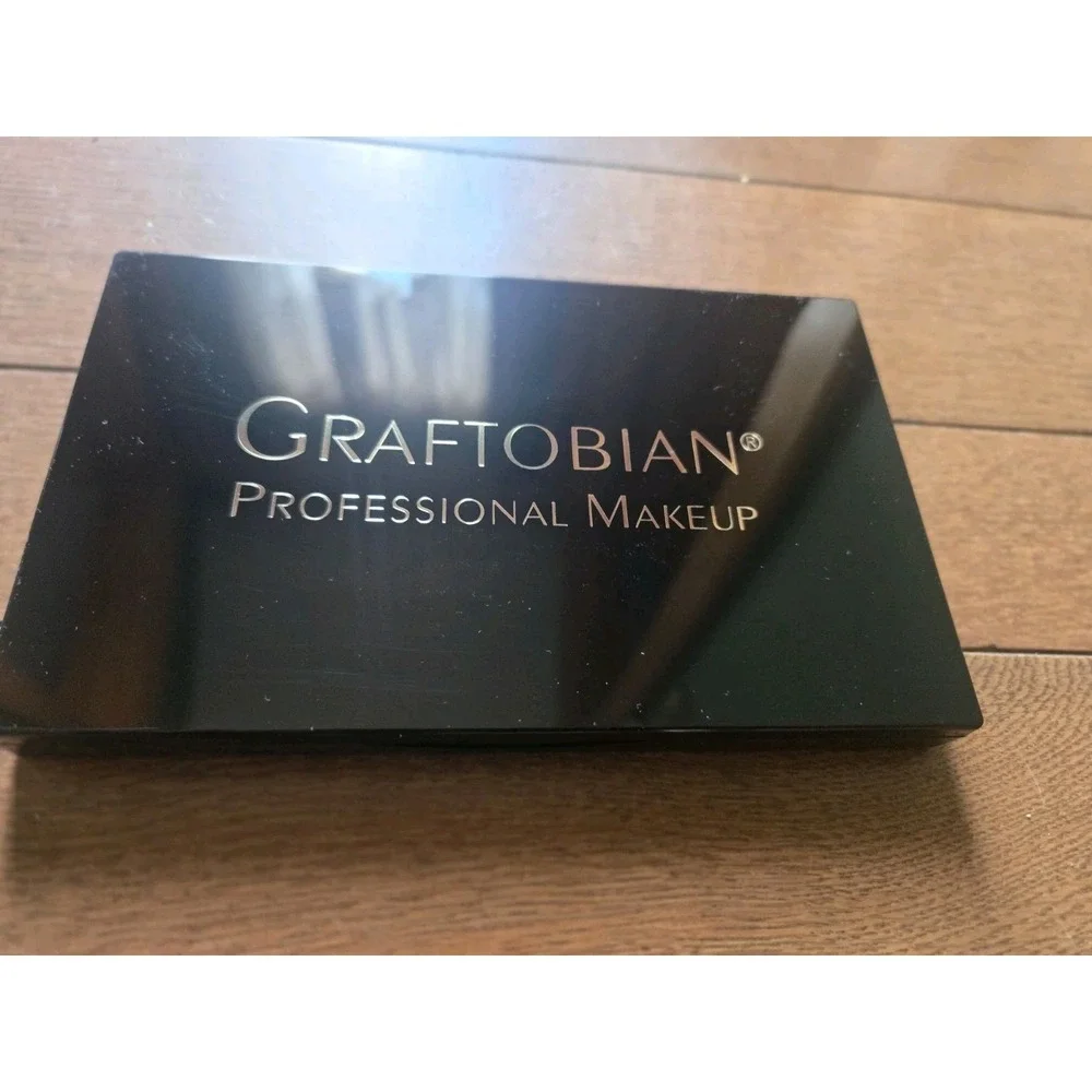 GRAFTOBIAN Glamour Crème™ Ultra HD Foundation Super Palette - WARM  Theater